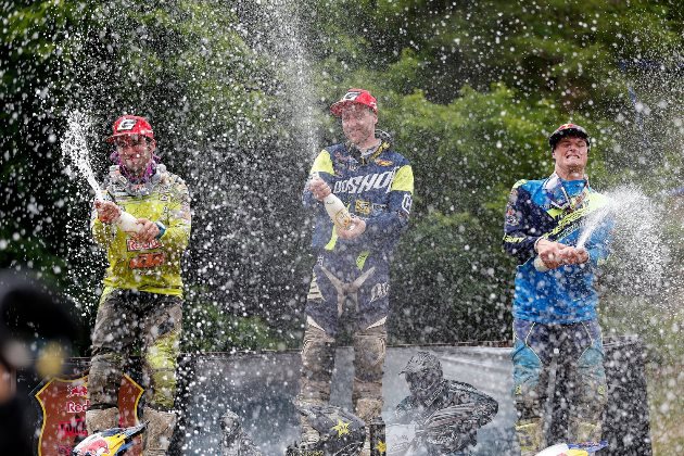 graham-jarvis-alfredo-gomez-and-wade-young-celebrate-on-the-red-bull-romaniacs-2016-podium